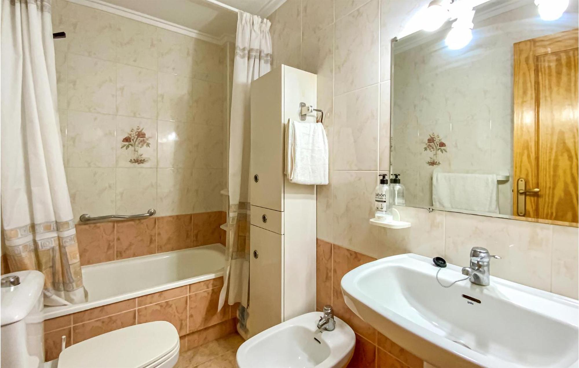 1 Bedroom Pet Friendly Apartment In Torrevieja Kültér fotó