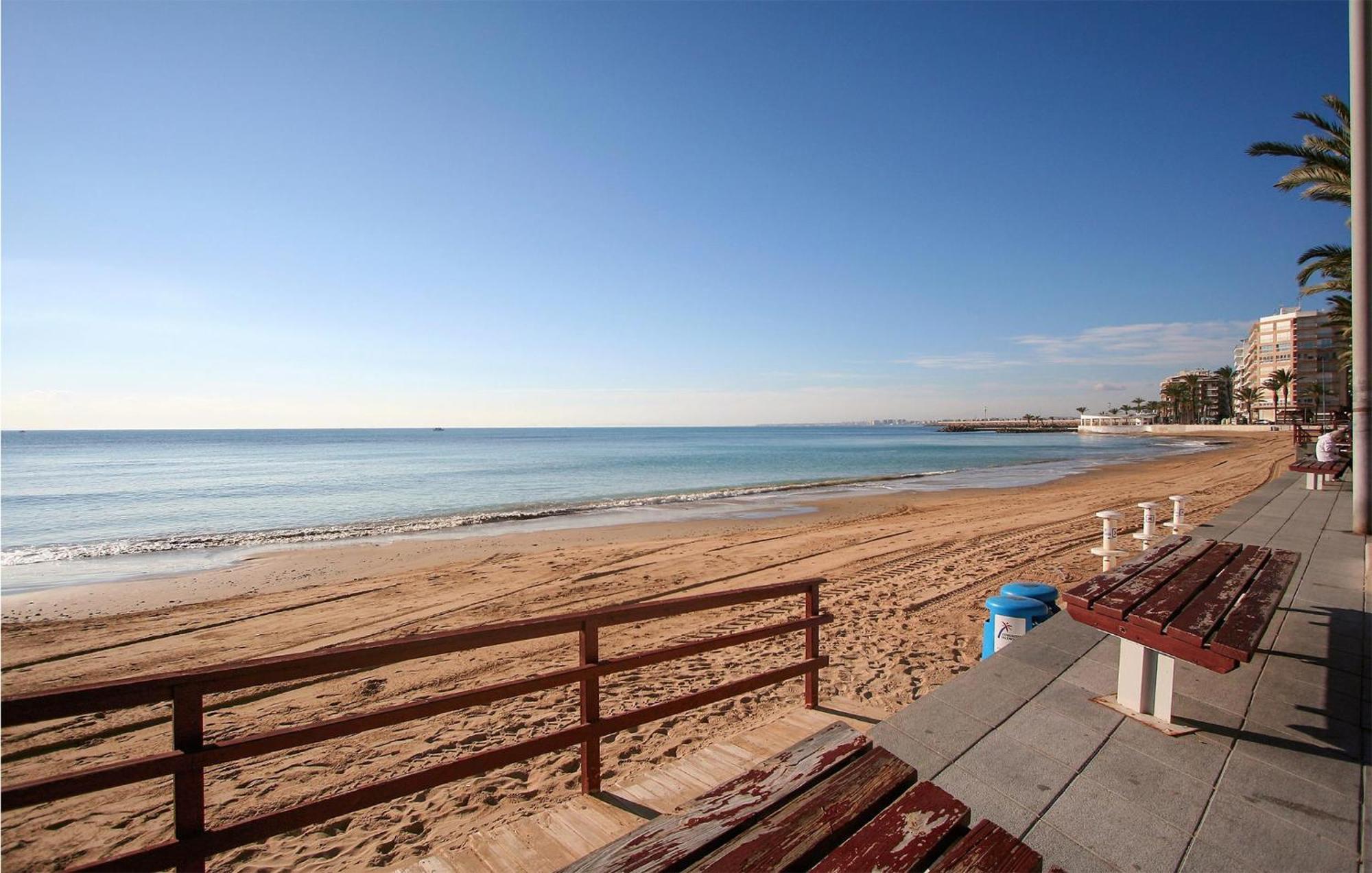 1 Bedroom Pet Friendly Apartment In Torrevieja Kültér fotó