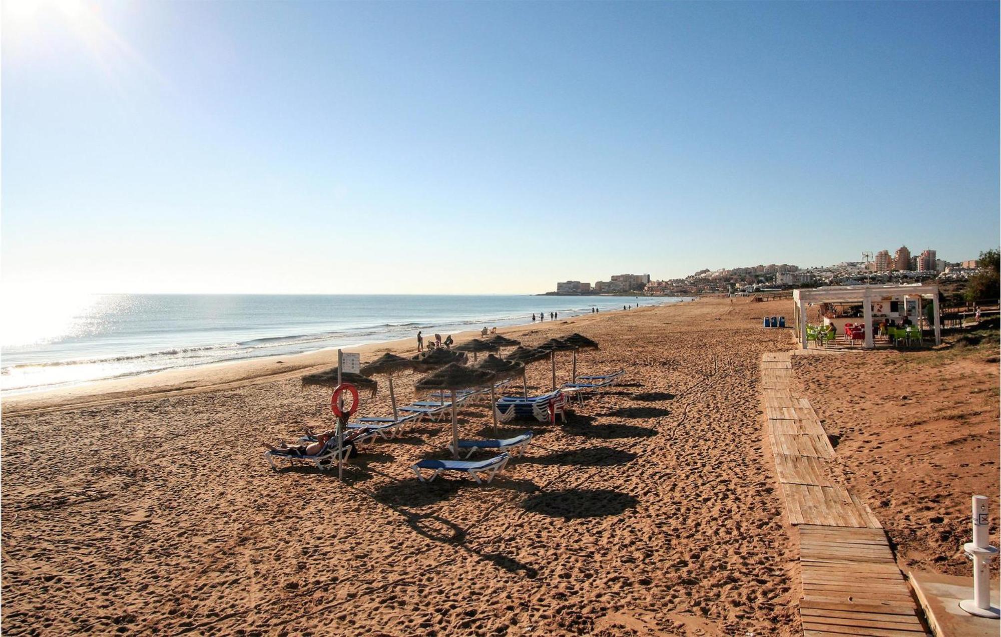 1 Bedroom Pet Friendly Apartment In Torrevieja Kültér fotó