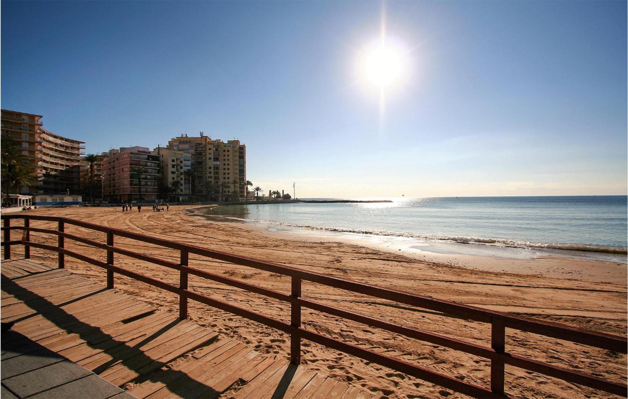 1 Bedroom Pet Friendly Apartment In Torrevieja Kültér fotó